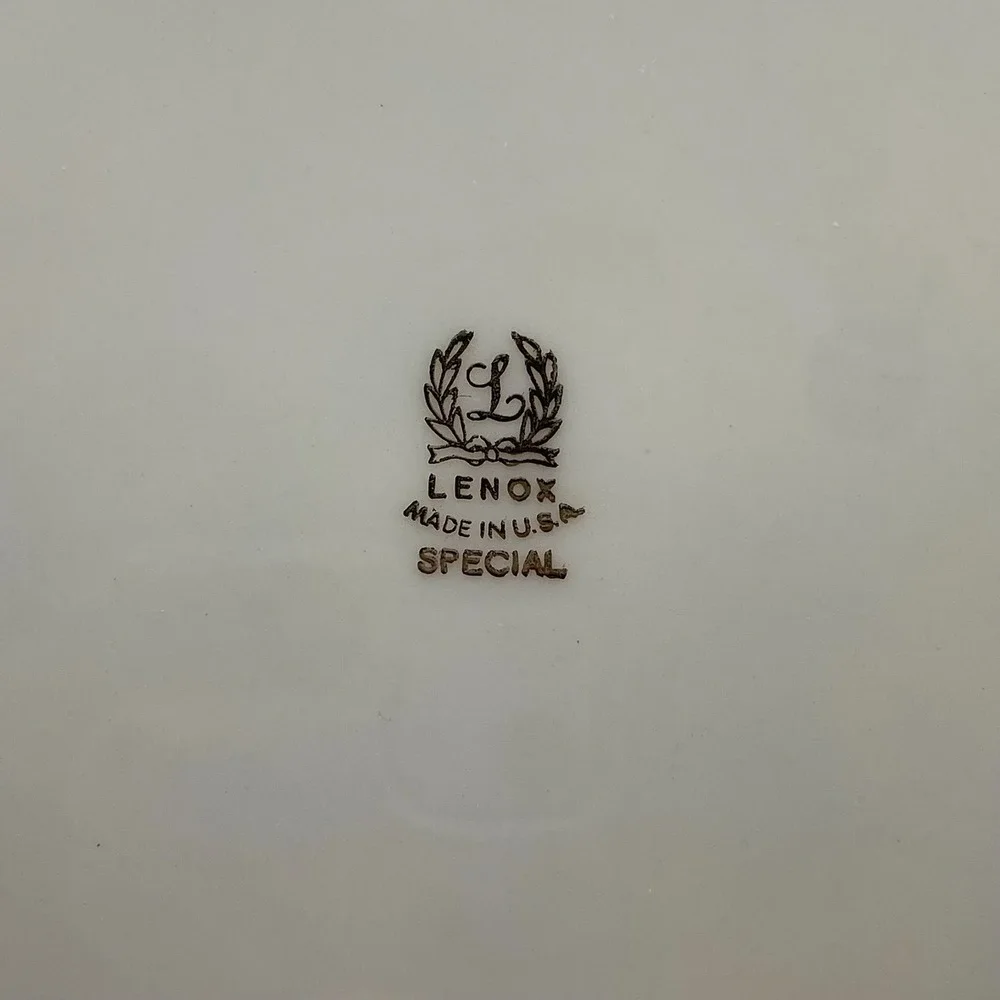 Lenox Holiday Special Holly Berry Swirled Sculptured Rim Dinner Plate Vtg USA‎